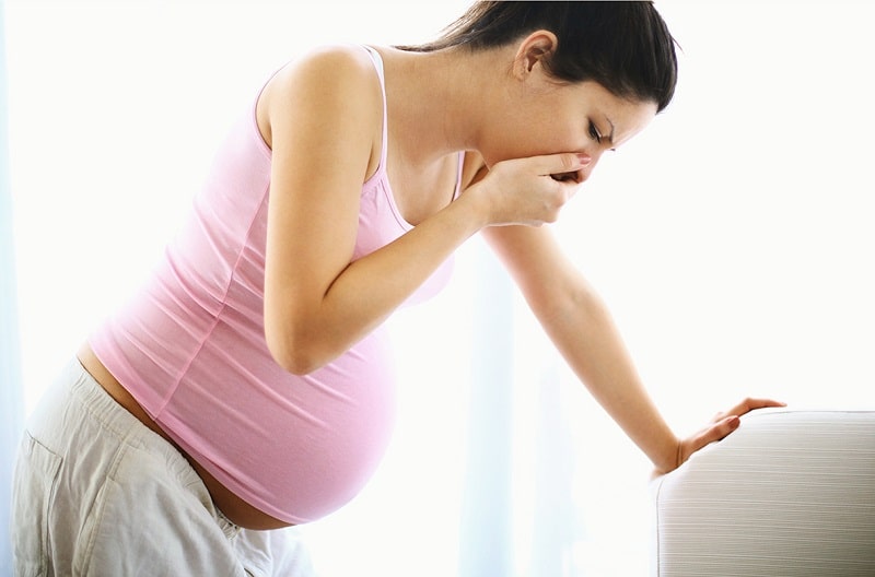 استفراغ شدید یکی مشکلات زایمان و مراقبت های بارداری